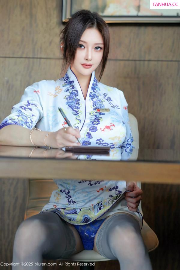   [XiuRen]高清写真图 2025.05.14 No.10273 苏一诺 青色旗袍第19张图片